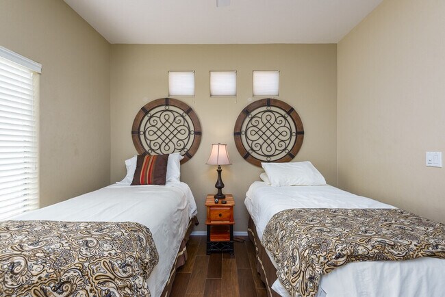 Building Photo - 9220 E Raintree Dr