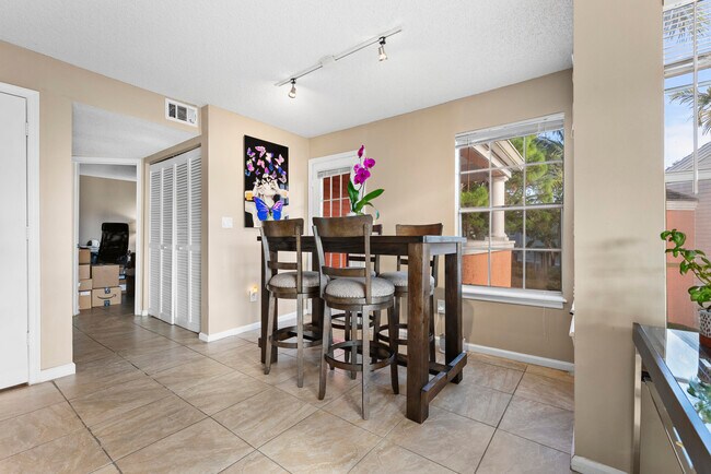 Building Photo - 1365 Crystal Way