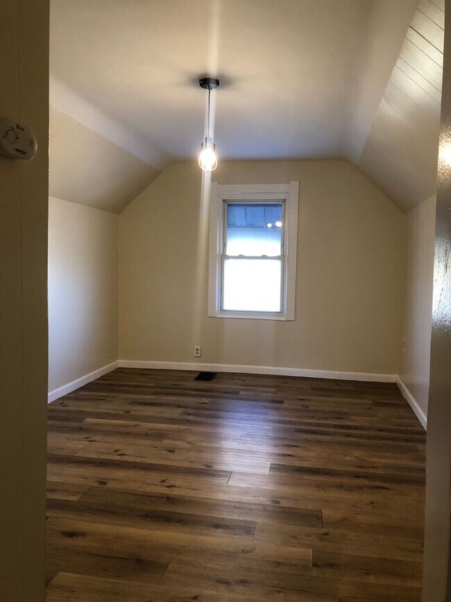 Building Photo - New on The Market....drive by today to take a look!!