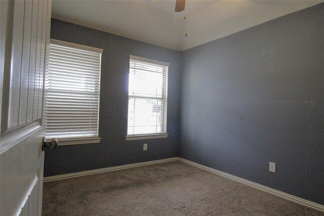 Building Photo - 16519 Regal Exeter Dr