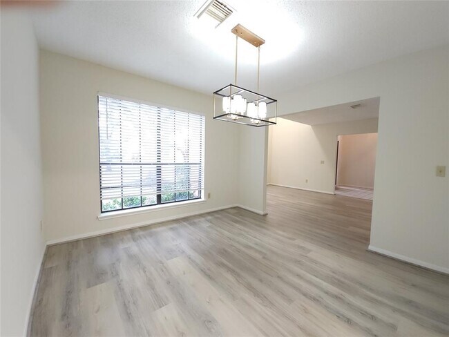 Building Photo - 3226 Country Club Blvd