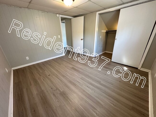 Building Photo - Spacious 4 bedroom 2 Bath home