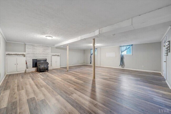 Building Photo - 405 Oakland Cir