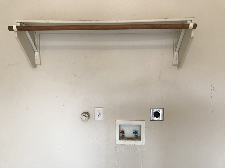 Washer Dryer hook ups - 5750 Golf Hts