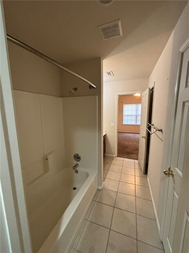 Building Photo - 3107 SW Amberwood Ave