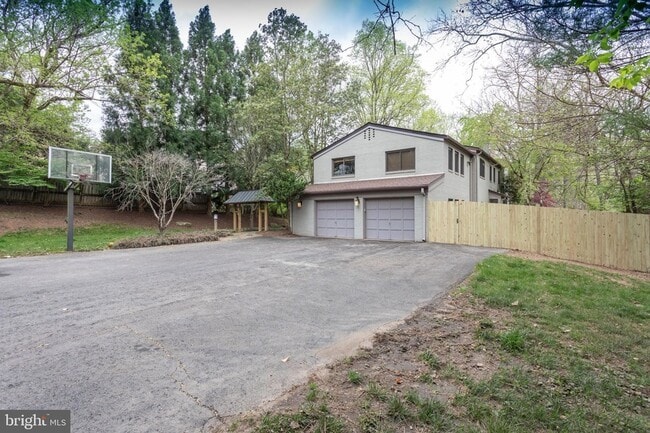 Building Photo - 1434 Kirby Rd