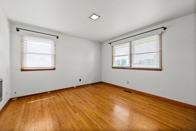 Building Photo - Pet Friendly Two Bedroom!