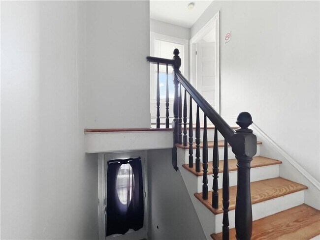 Building Photo - 362 Weeden St