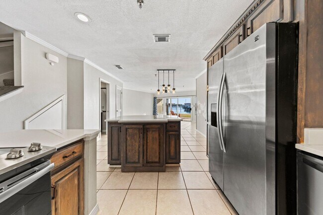 Building Photo - Brooks Landing