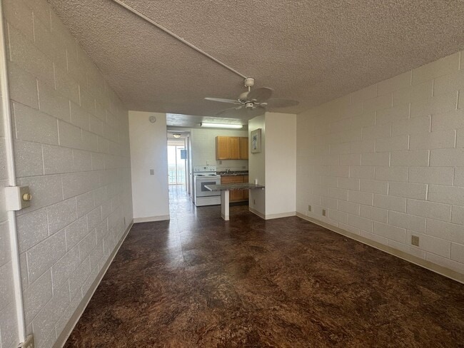 Building Photo - Oceanfront 1 Bedroom, 1 Bath - Makaha Beach Cabanas (Unfurnished)