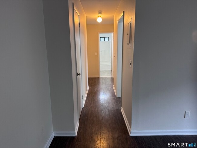 Building Photo - 155 W Cedar St