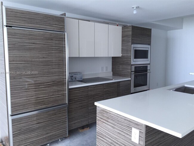 Building Photo - 460 NE 28th St