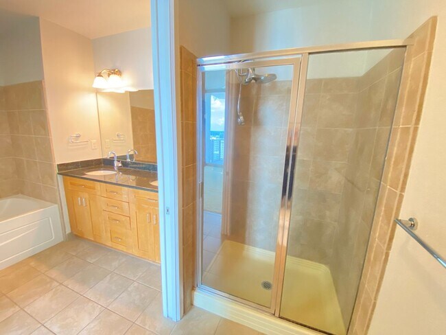 Building Photo - 2 Bedroom 2 Bath VUE Condo -- Application ...