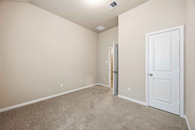 Building Photo - 3915 Sugardale St