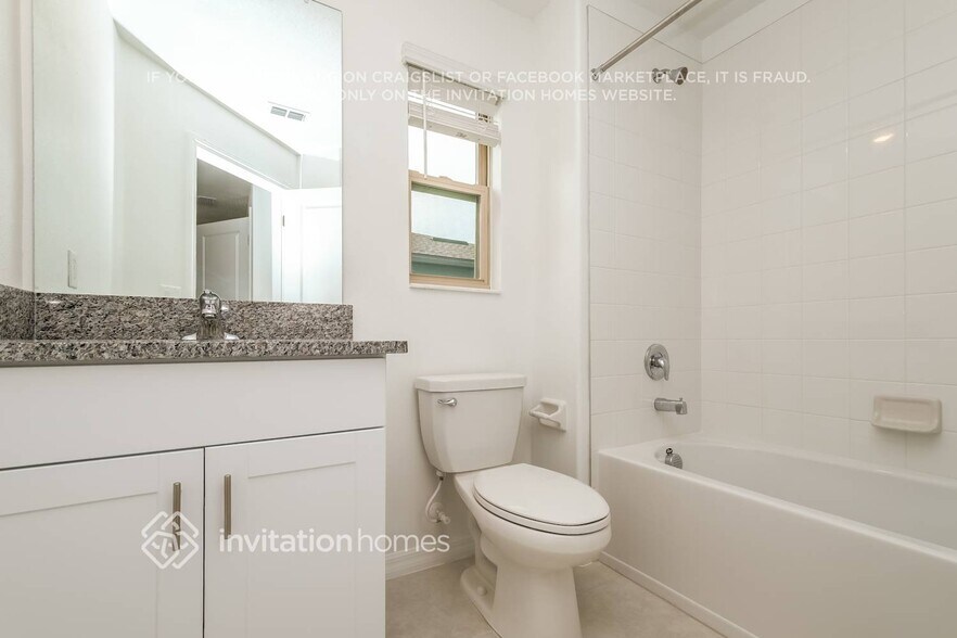 Building Photo - 8298 Crescent Oaks Dr