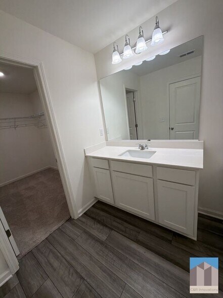 Building Photo - 3530 Condor Ct SW