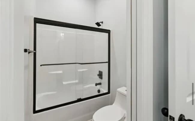 Building Photo - Very Spacious, Almost New 3/2.5 Available Now