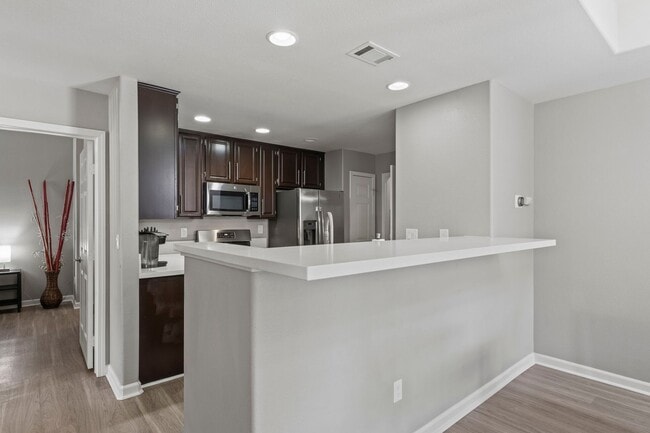 Building Photo - Fully Furnished Single Level Condo Resort LIving