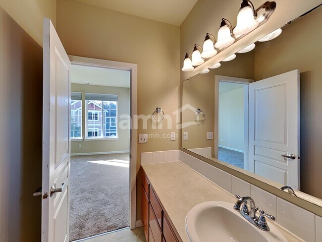 Building Photo - 125 Wild Rose St