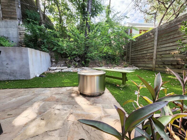 Building Photo - 803B Dawson Rd