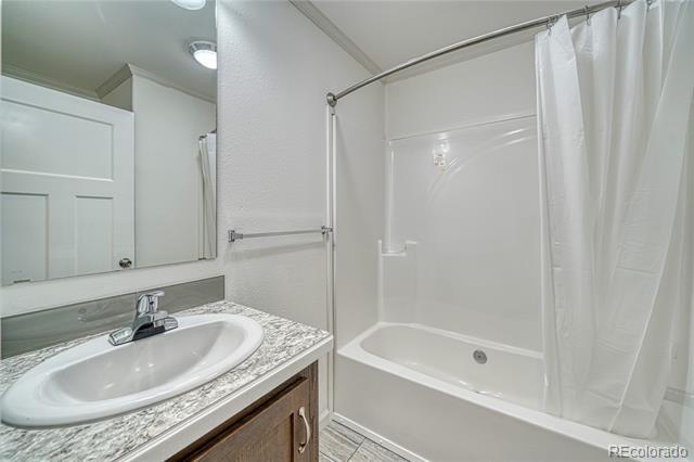 Building Photo - 902 W 6th St