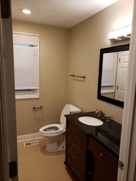 Building Photo - 2128 Rugen Rd