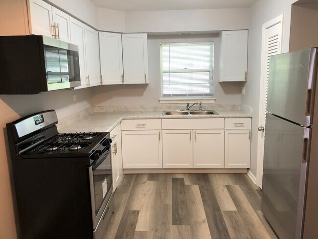 Building Photo - 5629 St Charles Rd