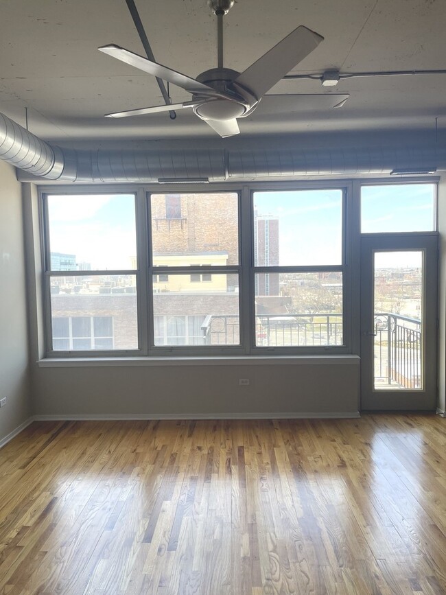 Building Photo - 6 S Laflin St