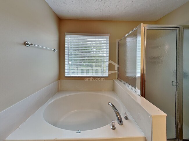 Building Photo - 1085 McCoy Dr