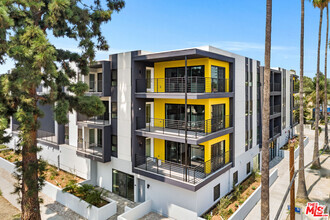 Building Photo - 6363 Tyrone Ave