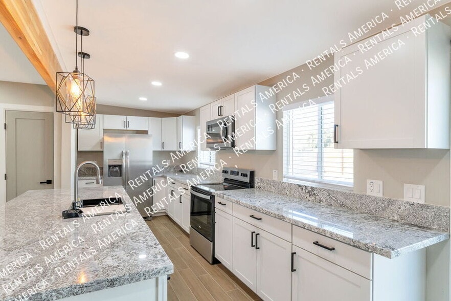 Building Photo - 4733 E 18th St