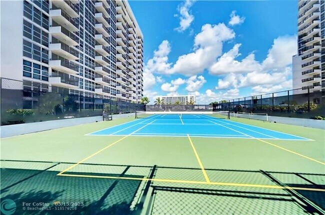 Building Photo - 525 N Ocean Blvd