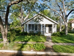 Building Photo - Charming 1927 Bungalow in the Heart of Hyde Park | 2 Bed | 1 Bath