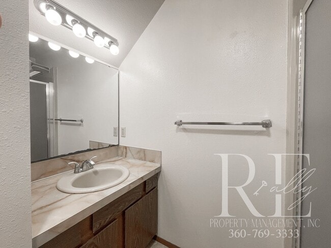 Building Photo - Spacious Duplex with Covered Porches & Garage