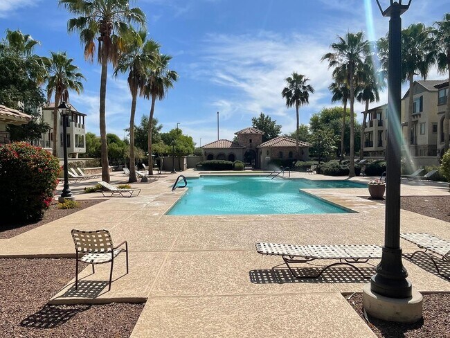 Building Photo - Prime Gilbert 3 Bedroom/2.5 bath 1st floor bonus room, 3 community pool's