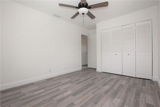 Building Photo - 1122 NW 82nd Ave