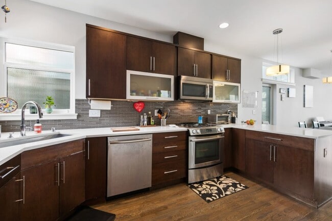 Building Photo - 3Bd/3Ba Seattle Townhome