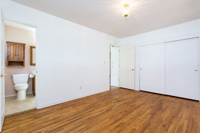 Building Photo - Large Traditional Home in La Mesa!