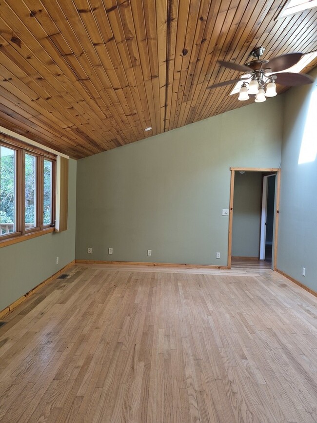 Building Photo - 26467 W Grass Lake Rd
