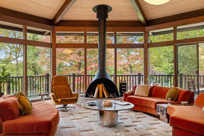 Building Photo - 2720 N Fillmore St