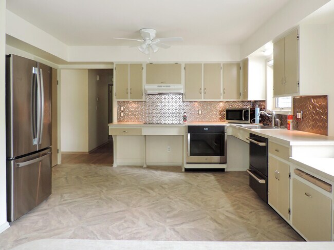 Building Photo - 37183 Vargo