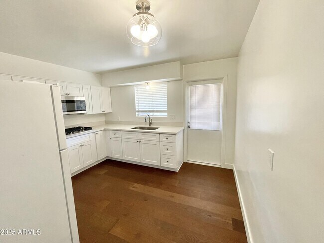 Building Photo - 6242 N 12th Pl