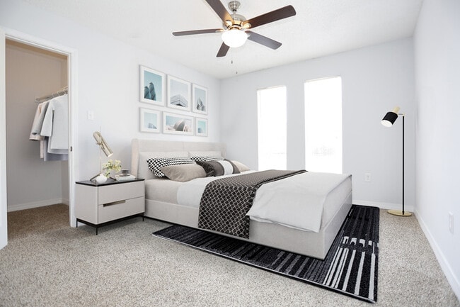 Beautiful and spacious bedroom - Greenview East