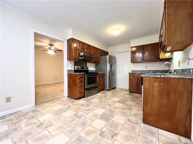 Building Photo - 6017 Lakeway Dr