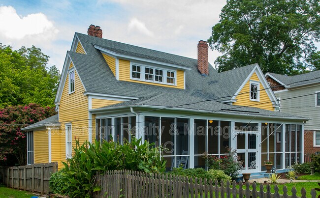 Building Photo - 765 Woodland Ave SE