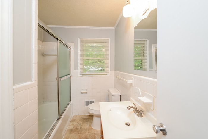 Building Photo - 10 Dearr Dr