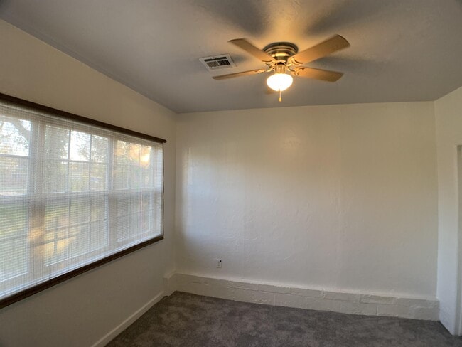 Building Photo - 409 W Himes St