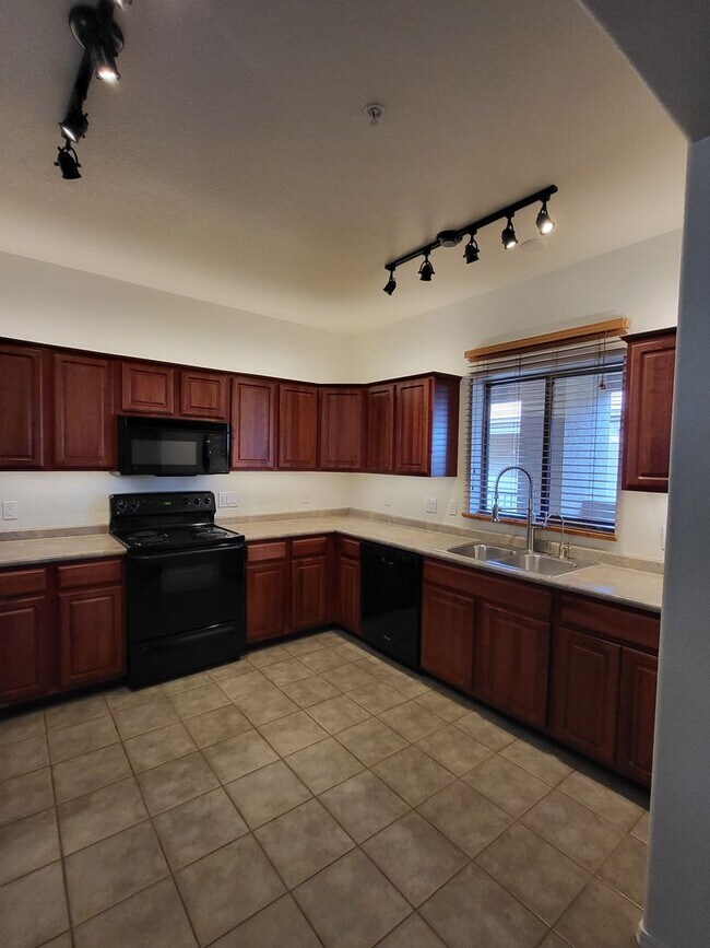 Building Photo - Unfurnished Resort Like Condo available No...