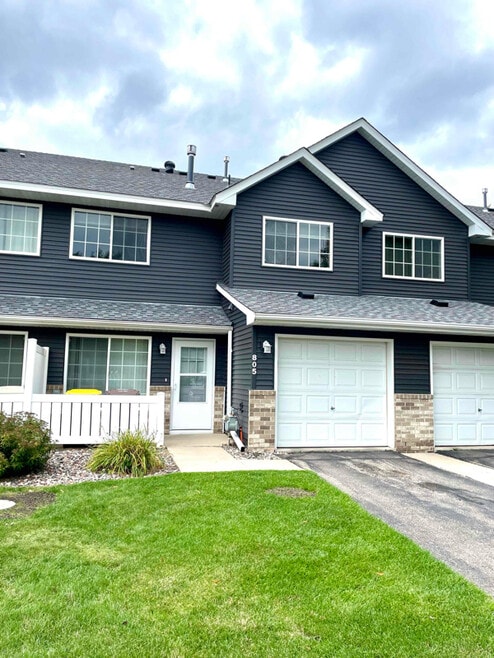 Building Photo - 805 Horizon Dr SE