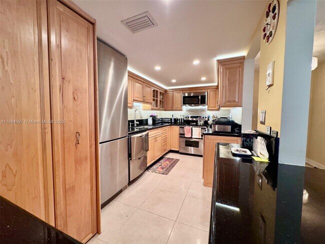 Building Photo - 6061 Collins Ave